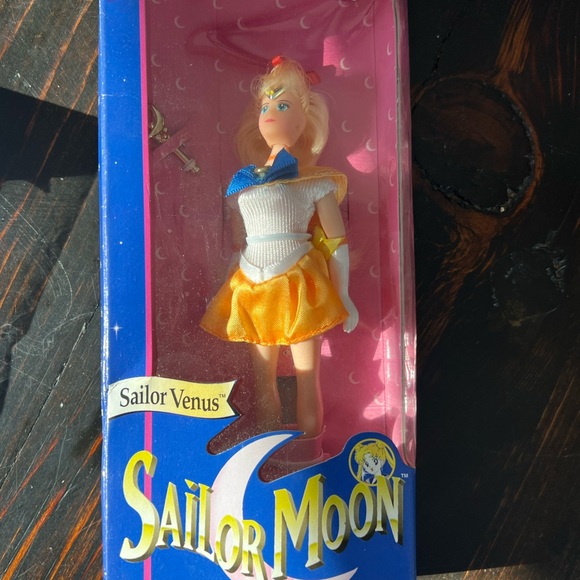 Sailor Moon Wand , locket, jewel box and Doll Collection - Picture 8 of 8